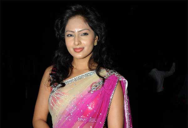 nikesha patel,puli movie,thamil movie,narathan   లేడీ గజిని!